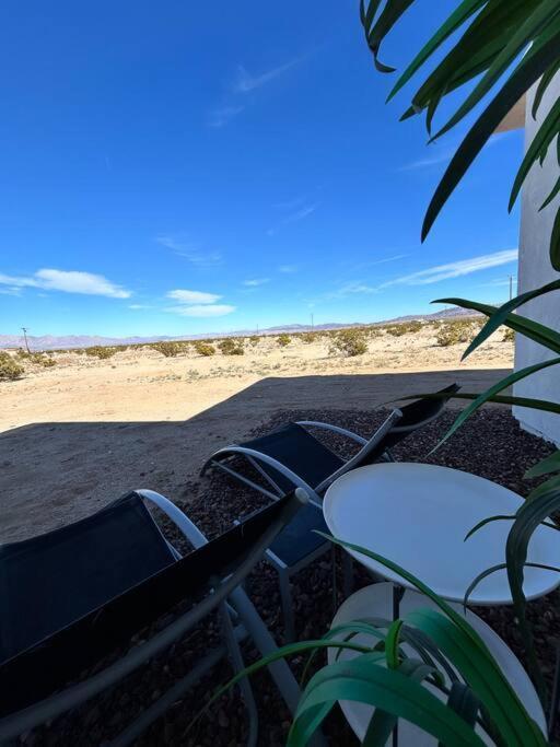 Serene Modern Home Backdoor With Great Wifi, Games, Movies, Patio Seating And Bbq Easy Access To North Joshua Tree National Park In 10 Minutes Twentynine Palms Exterior foto
