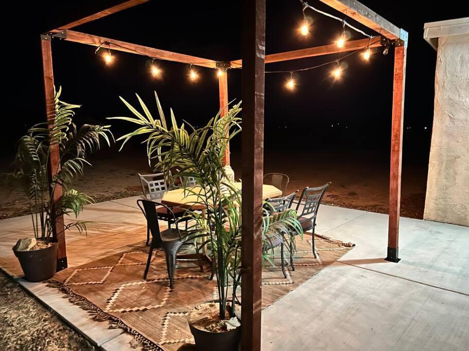 Serene Modern Home Backdoor With Great Wifi, Games, Movies, Patio Seating And Bbq Easy Access To North Joshua Tree National Park In 10 Minutes Twentynine Palms Exterior foto